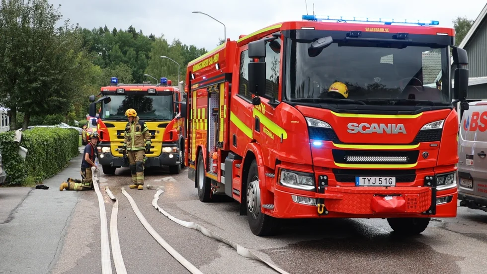 Under lördagsförmiddagen utbröt en brand i en villa i Östervåla.