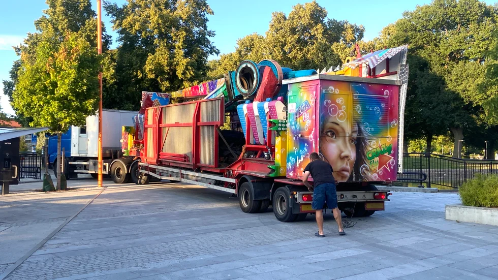 Axels tivoli anländer till Strömsholmen.