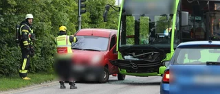 Trafikolycka mellan personbil och buss i centrala Nyköping