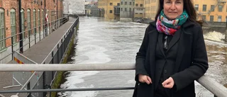 Hon styr över det riktiga superkontoret: "Alla här är taggade"