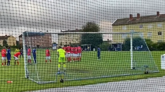 Issa Yaqubi gör 1-0 för LSW på frispark mot Sturefors/Hjulsbro B.