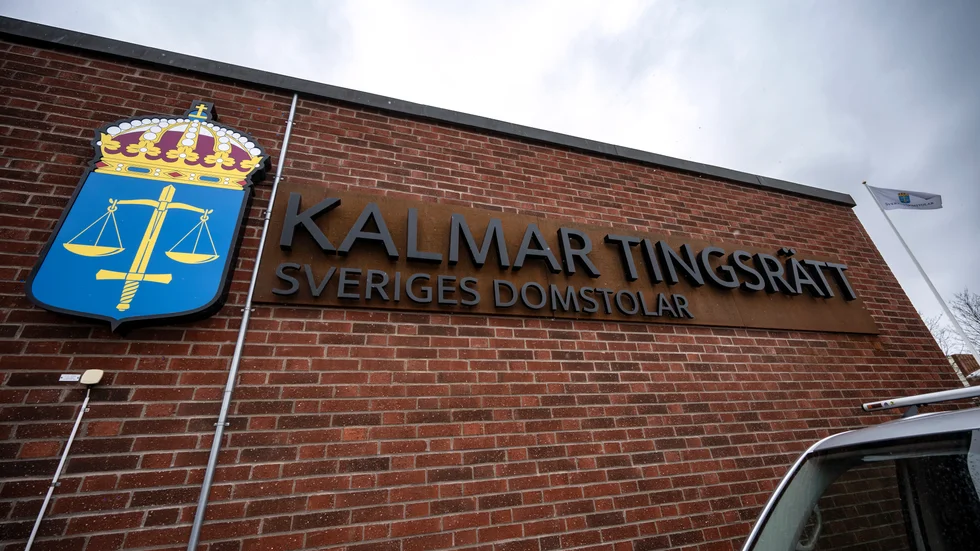 En Hultsfredsbo begärades under fredagsförmiddagen häktad av sannolika skäl misstänkt för narkotikabrott. 