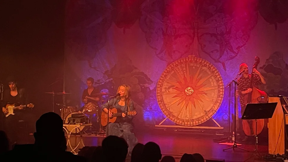 Lisa Ekdahl gästade Strängnäs under fredagskvällen och bjöd på svängig jazz i Thomas Arena. 