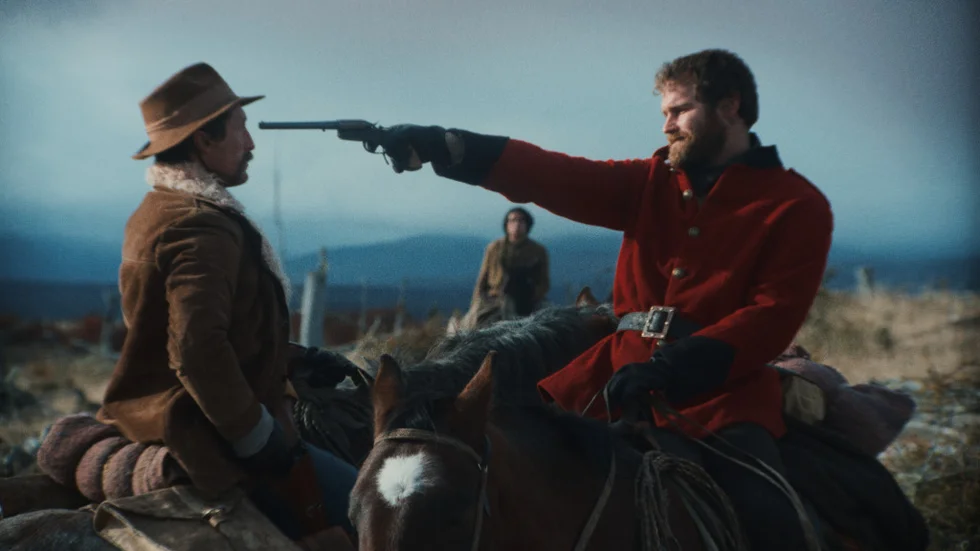 En grupp våldsamma män skickas ut för att fördriva (eller utrota) den infödda befolkningen och göra plats åt en landägares stora boskapshjordar i "The settlers".
