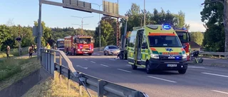 Ung bilförare döms efter krasch med vägportal i Motala