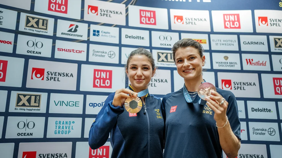 De svenska OS-medaljörerna Tara Babulfath och Jenny Rissveds firas den 30 juli 2024 i Stockholm. 