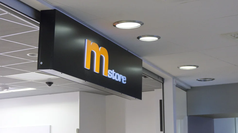 Mstore i Strand galleria kommer att byta identitet då företaget köpts upp av en italiensk koncern.