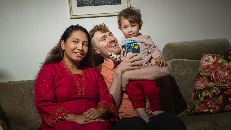 Martin Nordlund och Suraya Akther Nordlund med sonen Zayan, har mycket att fira på Alla hjärtans dag på onsdag. "Vi ska nog gå ut och äta, förra året var vi på Pinchos och det var gott", säger Suraya.