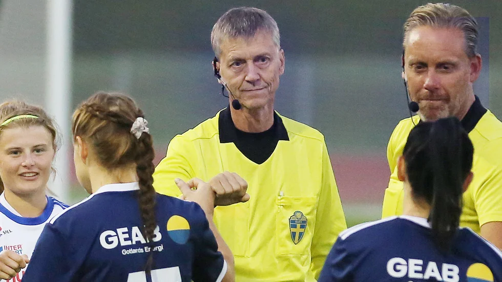 Teddy Larsson väljer att gå i domarpension efter 19 år.