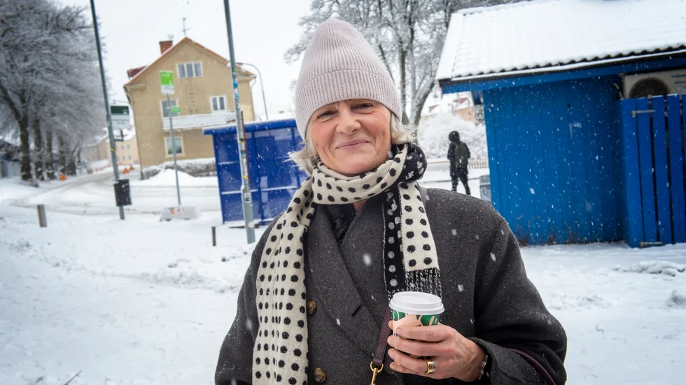 Ingrid Höög fick åka buss istället för tåg. Hon är ändå relativt nöjd med hur pendlingen fungerar.