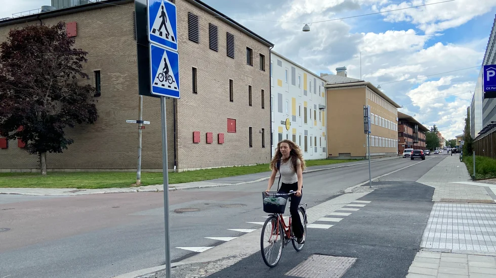 Stina Widmark var på väg hem från jobbet och var främst fokuserad på att korsningen är klar. Nu ska alla bilister ge henne företräde, oavsett från vilket håll de kommer.