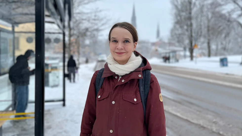 Under vintern är det för mörkt och halt med cykeln. Då tar Sara Backman Prytz och hennes barn antingen bussen – eller så blir barnen skjutsade med bil.