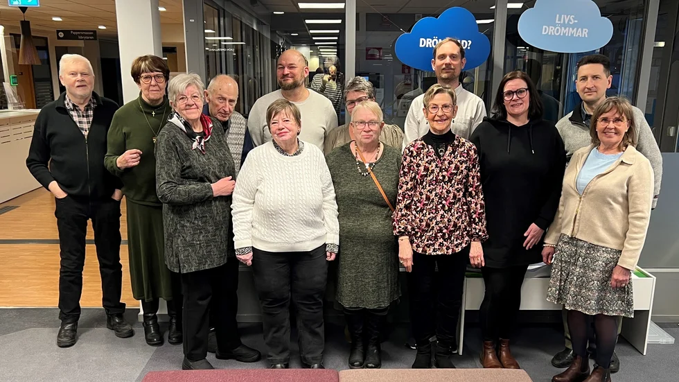 Främre raden: Ingrid Nilsson, Rut Göransson, Helena Burvall, Helén Lindbäck, Johanna Eknegård, Eila Stenvall. Bakre raden: Olof Hammarbäck, Gun- Marie Hammarbäck, Nils-Olof Nilsson, Daniel Bylund, Erika Johansson, Johannes Lundgren, Lars Gyllenhaal.