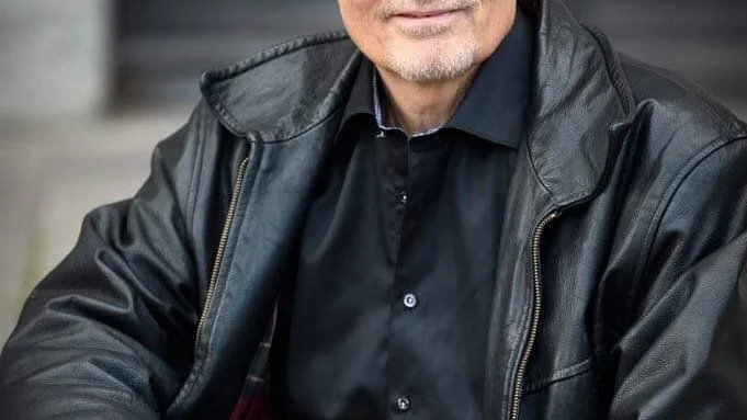 Göran Larsson är psykoterapeut, präst och föreläsare boende i Falun. Nu kommer han till Luleå för att prata under temat "När kärlek inte räcker till – en idékväll för omsorgströtta"