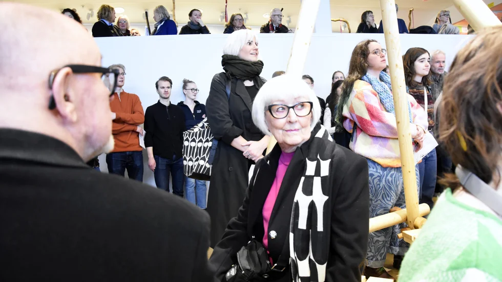 Det var en tämligen stor skara människor som kom till invigningen av Luleåbiennalen 2024 på Luleås konsthall i lördags. 