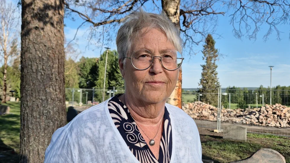 Susanne Rudeklint besöker svärmors grav på Hietaniemi kyrkogård flera gånger om året.