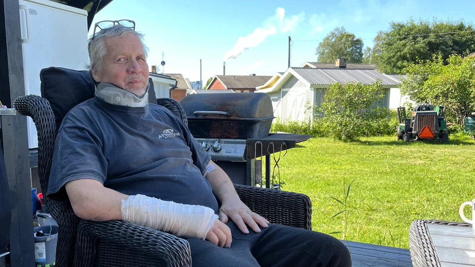 Per-Erik Lindgren vilar ut i hemmet på Backen i Piteå efter den otäcka kraschen på dragracingbanan som kunde ha kostat honom livet.