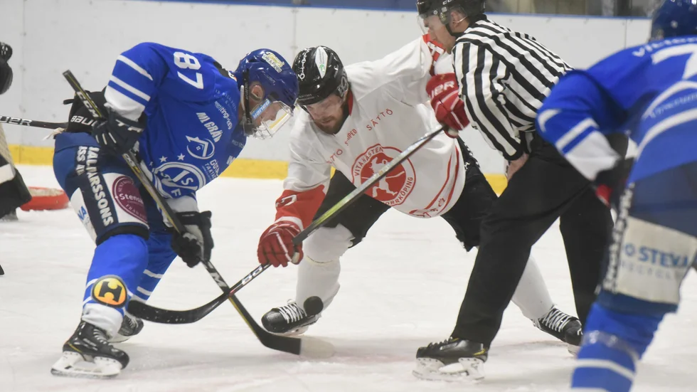 Pierre Gustavssons Virserum åkte på tredje raka förlusten i kvalet till Hockeytvåan.