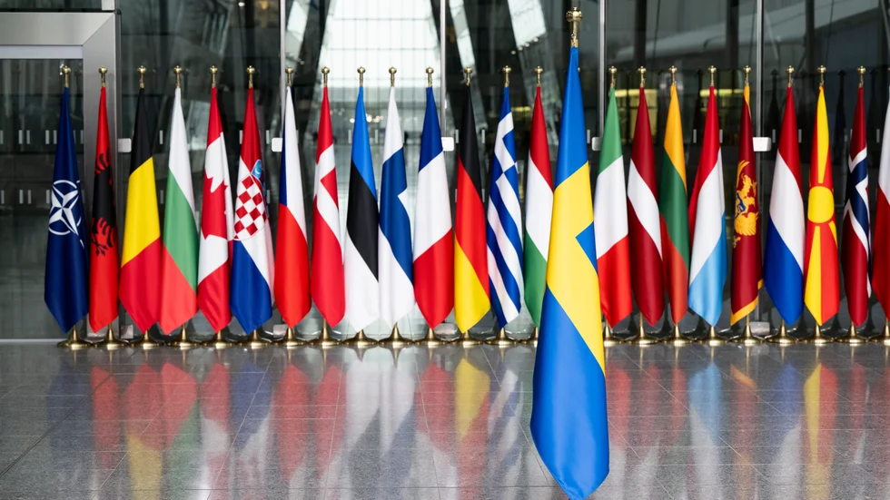 Skribenten skriver om USA, Sverige, Nato och DCA-svtalet.