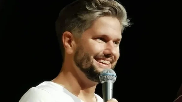 Fredrik Andersson tycker att publiken är mer medveten om hur humor och stand-up fungerar än tidigare. "De har en högre tolerans om ett skämt inte fungerar. De tänker 'han drog ett skämt och det funkade inte, men nu säger han nästa'", säger Fredrik Andersson.