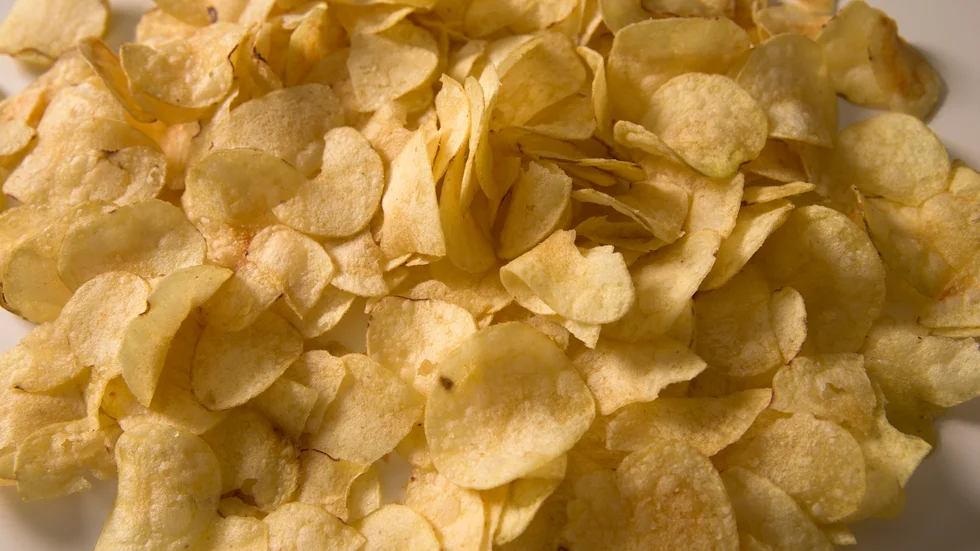 Gårdschips har inte kunnat visa upp något tillstånd att använda namnet parmesan och måste därför sluta sälja parmesanchips, har Laholms kommun beslutat. Arkivbild.