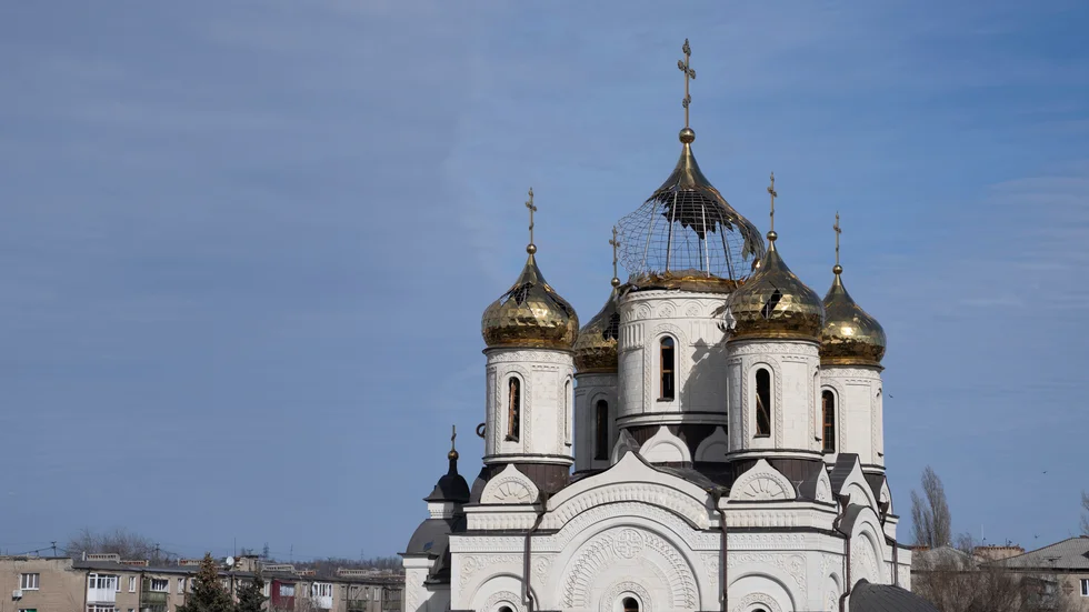 En skadad kyrka i Kostiantynivka. Arkivbild.