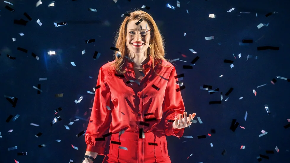 Frida Modén Treichl spelar rollen som Bobbie i musikalen Company