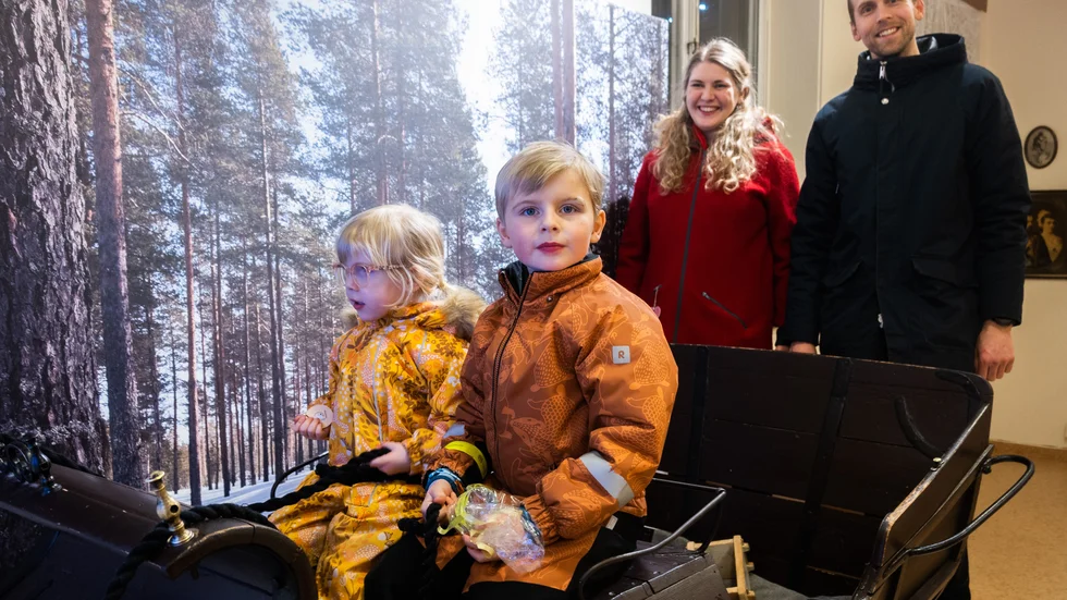 Eira och Vidar Öman kom sista kvällen tillsammans med sina föräldrar Harriet och Fredrik Öman. "Vi brukar vara här lite då och då. Det är tråkigt att det ska stänga", säger Harriet Öman.