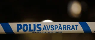 Död man i trapphus – kvinna anhållen för mord