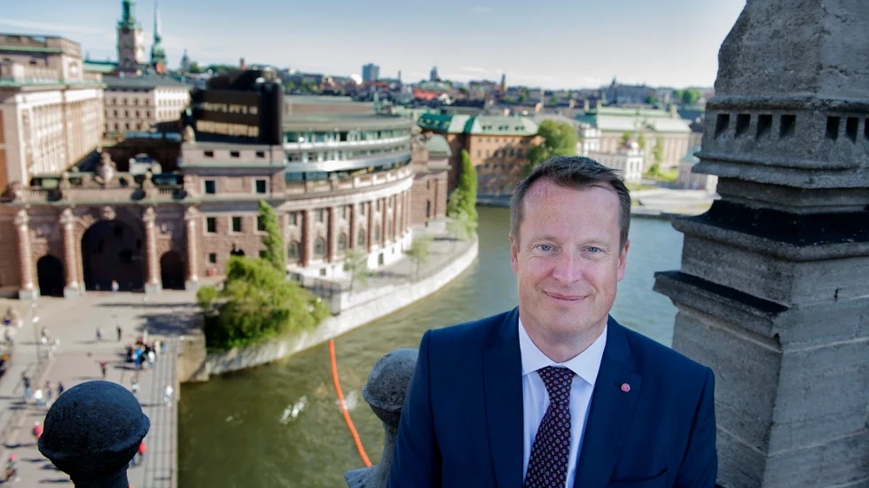 
Inrikesminister Anders Ygeman (S) är här fångad på bild på försommaren 2015; det vill säga precis i de faggorna då Folkbladets krönikör Anders Jonsson av en slump åt lunch med Ygeman i Gamla stgan i Stockholm.

