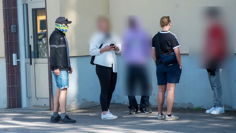 Övergreppet i våras ledde snabbt till en stor polisinsats. Flera vittnen hade sett hur maskerade personer sprang omkring i närheten av Fruängsgatan i Nyköping.