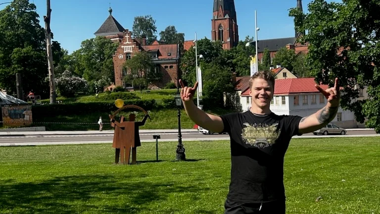 Wille Persson från Uppsala får uppträda på Sweden rock festival. Han säger att han har inspirerats av gitarrister som Paul Gilbert, Eddie Van Halen och John Petrucci.