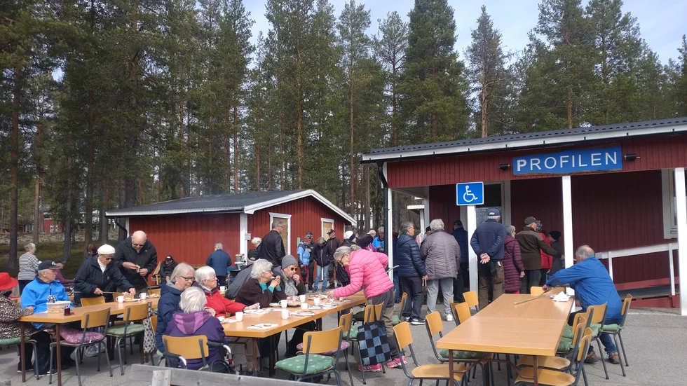 Medlemmarna i PRO Jokkmokk hade grillfest.
