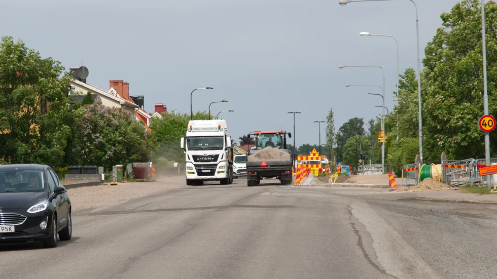 Arbetet på Östermalmsgatan är inne på sin andra etapp och nu går kommunen ut med information om risk för köbildning.