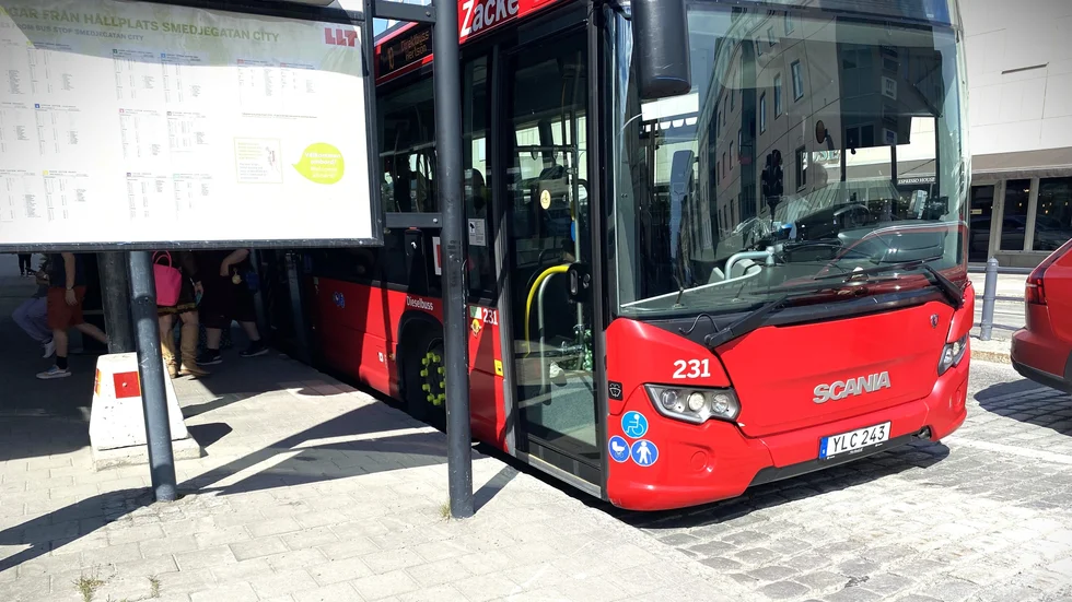 Enligt Ingrid Vesterlund (SD) förekommer knarkhandel på bussarna i Luleå, något hon fått information om från allmänheten. Hon har lämnat in en motion där hon skriver att de vill att Luleå lokaltrafik, LLT, ska påbörja en 
handlingsplan och sätta in åtgärder som förhindrar detta.