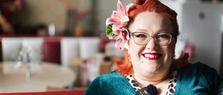 Essibella i Fjärdhundra har ett ovanligt yrke: Pinupcoach