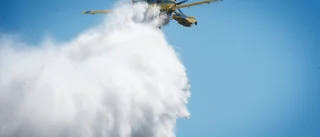 Mark vattenbombas för att bekämpa våldsam brand