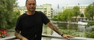 Michael tvingas riva sitt kafé i centrala Linköping