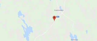 Bil körde av vägen – en person skadad