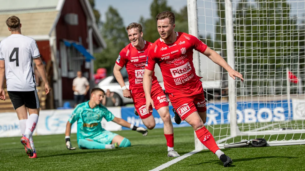 Fredrik Johansson har gjort 42 mål i seriespel för PIF, men nu verkar det inte bli några fler. "Vi kommer inte överens om nytt kontrakt", säger han. (Arkivbild)