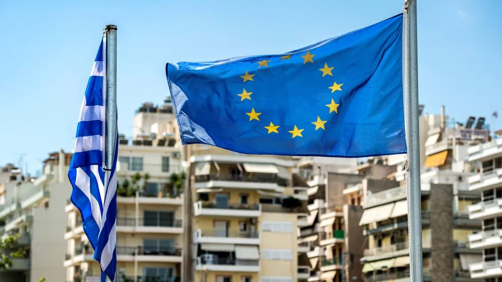 EU har nu fastslaget att Grekland åter är ett normalt euroland, men många svårigheter väntar runt hörnet.