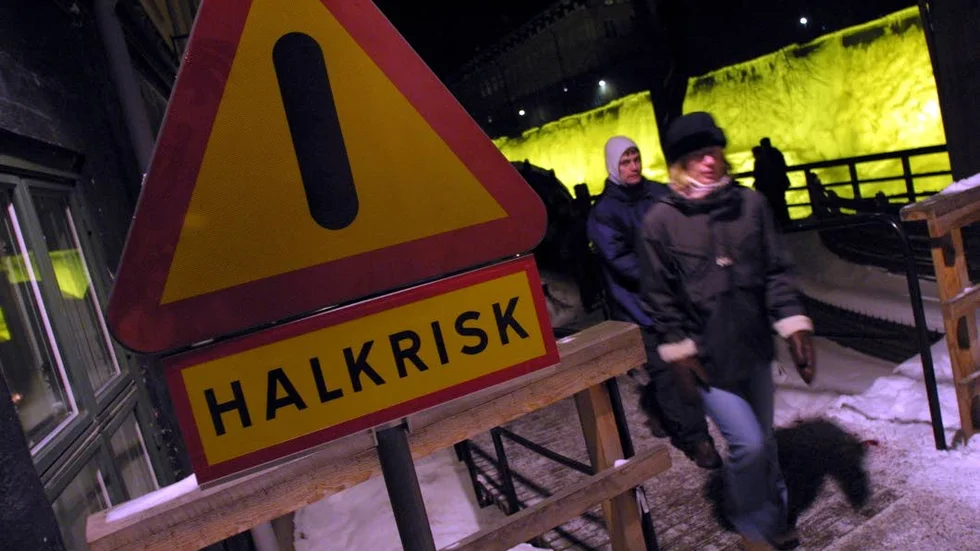 Undvik. För att undvika halkan på bland annat trottoarer anser Kirunabon i insändaren att kommunen bör återgå till att sanda varje morgon.