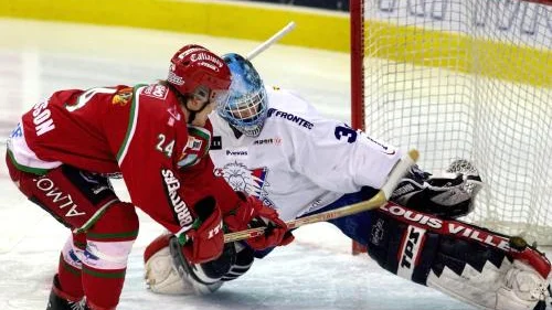 Frölundas Niklas Andersson gjorde 1--0 redan efter 28 sekunder av matchen mot LHC. Mikael Sandberg fick släppa in ytterligare tre mål i går.