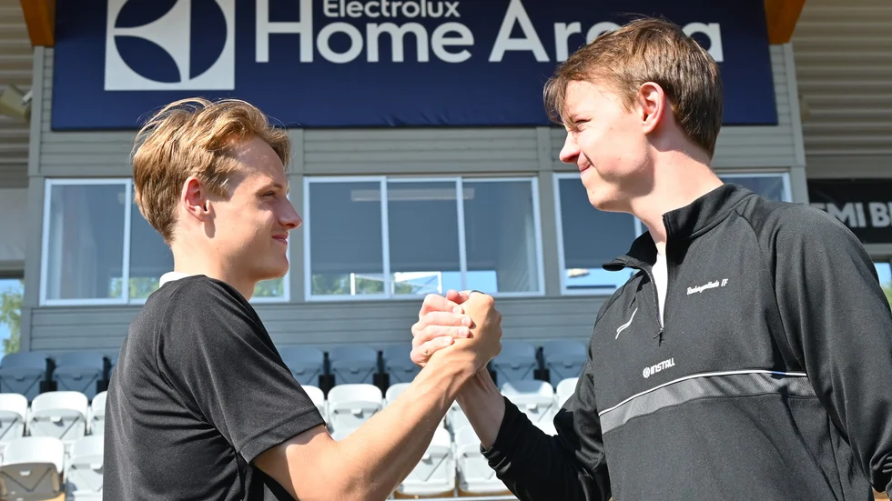 Brödrakamp väntar i DM. Oliver Grenholms Skellefteå FF ställs borta mot Elliot Grenholms Renbergsvattnet under tisdagskvällen.