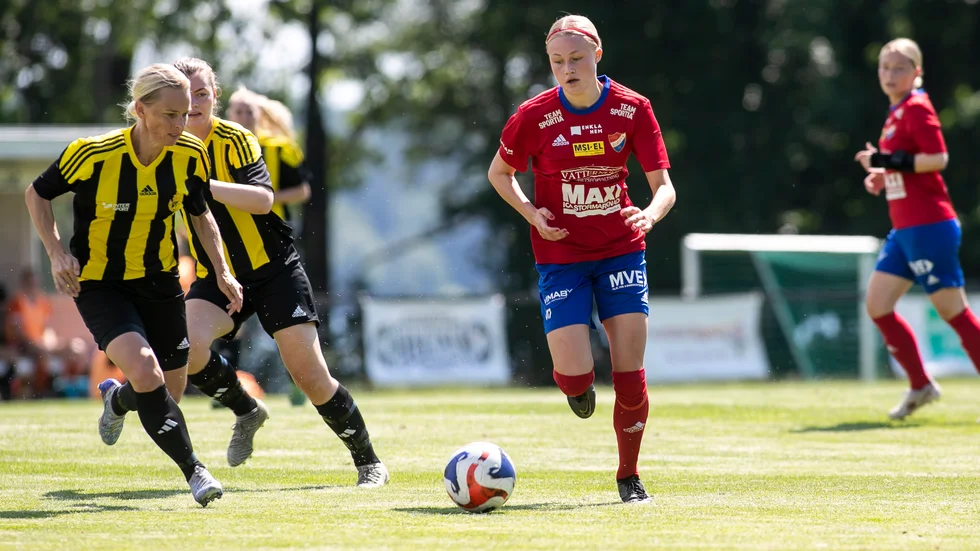 Emma Gustafsson blev målskytt för Boren senast mot Växjö. Den här gången slutade matchen mållöst efter två bortdömda mål från Boren.