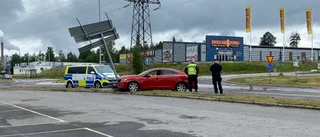 Singelolycka på Industrigatan – förare körde i vägskylt