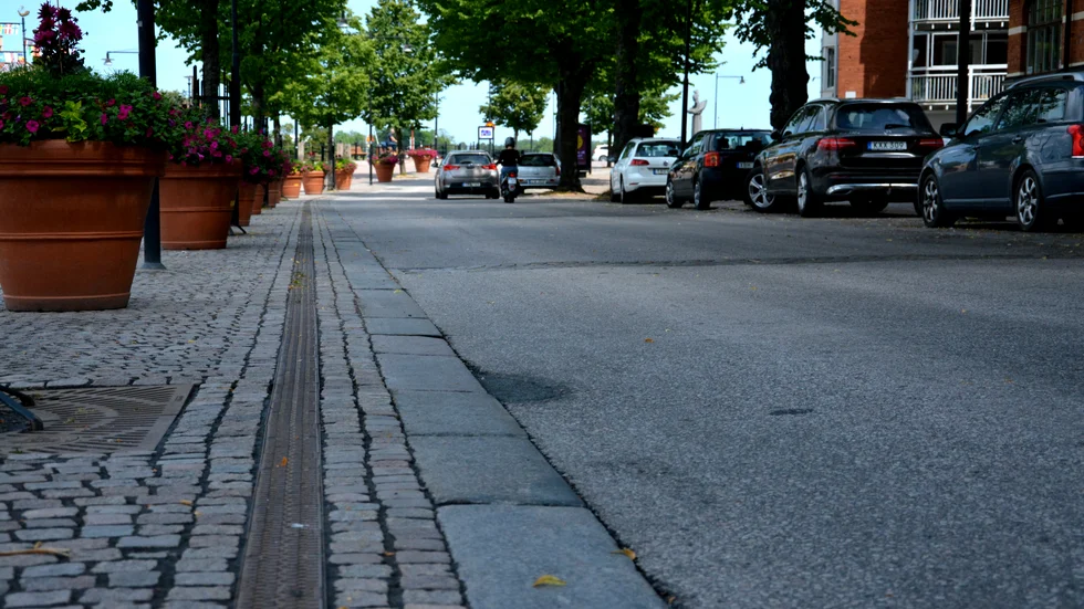 Genom att minska trafiken på Strandvägen hoppas samhällsbyggnadsenheten även minska bullret på Hamngatan.
