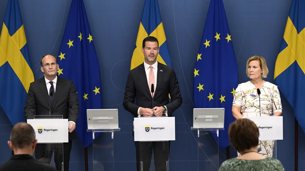 Jakob Granit (vänster), ny generaldirektör för Sida, tillsammans med bistånds- och utrikeshandelsminister Johan Forsell (M) och Gunilla Carlsson, som blir ny styrelseordförande för Sida.