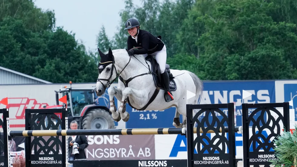 19-åriga Isabell Carlstedt gjorde under lördagen sin debut i 1.50 tillsammans med Jalapeño HH. Tyvärr tog de sig inte i mål, men de ser helt klart ut att vara ett ekipage att ha ögonen på i framtiden. 