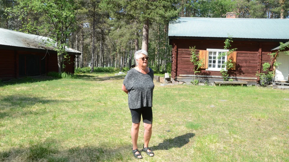 Gun Eks förfäder timrade upp ladugårdslängan,  som syns till vänster, på Persbacke och som sedermera flyttades till hembygdsområdet6 i Jokkmokk.